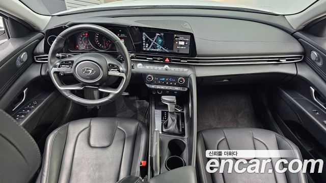 Hyundai Avante — interior