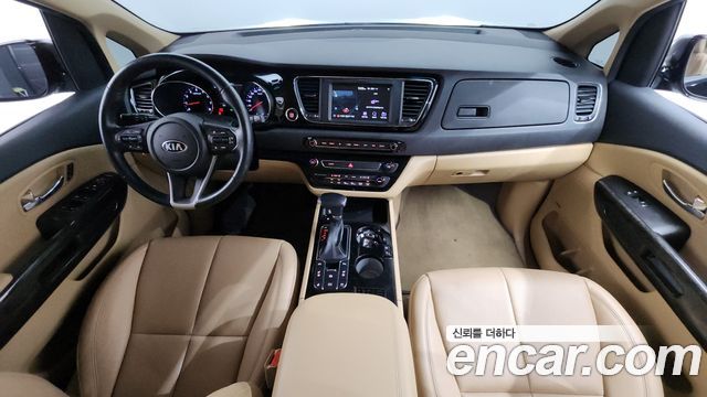 Kia Carnival — interior