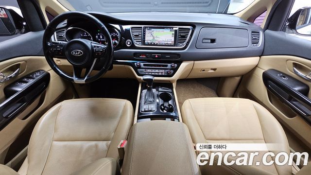 Kia Carnival — interior