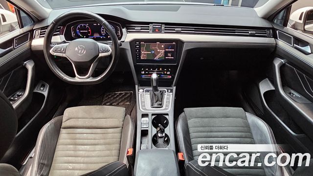 Volkswagen Passat — interior