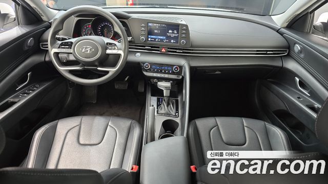 Hyundai Avante — interior