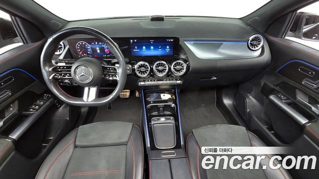 Mercedes-Benz GLA-Class — interior