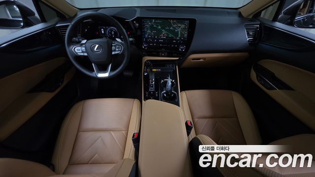 Lexus NX — interior