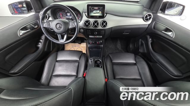 Mercedes-Benz B-Class — interior