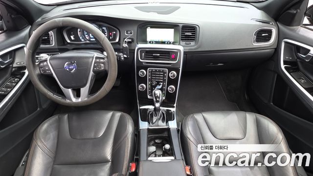 Volvo V60 — interior