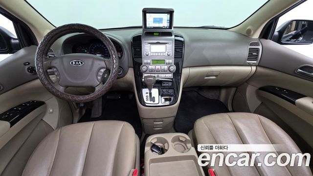 Kia Carnival — interior