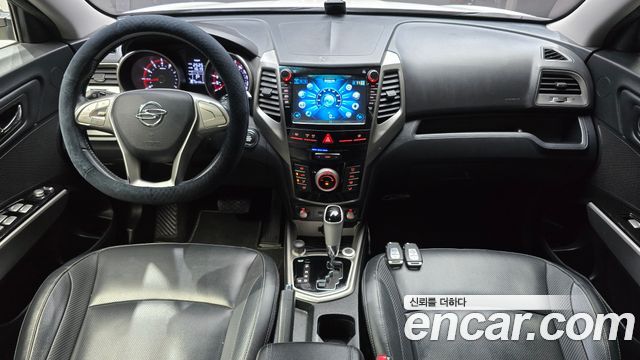 KG Mobility Tivoli — interior