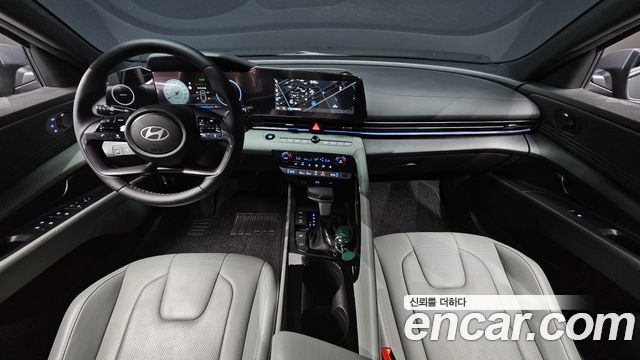 Hyundai Avante — interior