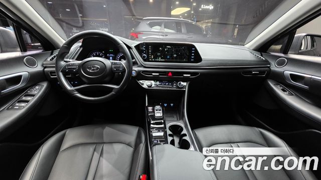 Hyundai Sonata — interior
