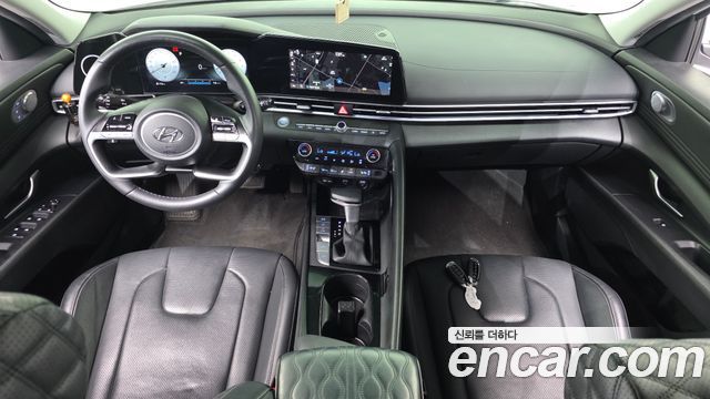 Hyundai Avante — interior