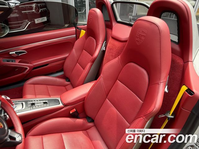 Porsche 718 — interior