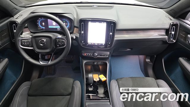 Volvo C40 — interior