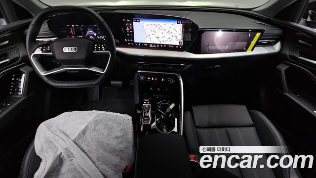 Audi Q5 — interior