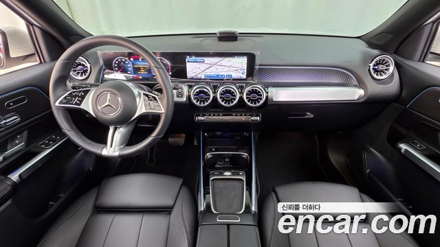 Mercedes-Benz GLB-Class — interior