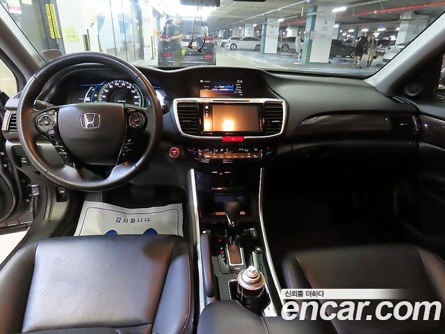 Honda Accord — interior