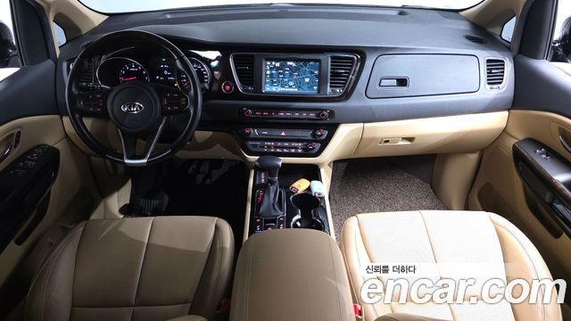 Kia Carnival — interior