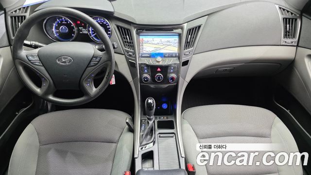 Hyundai Sonata — interior