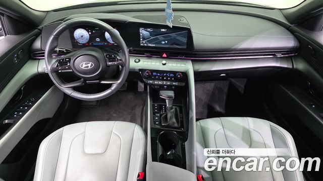 Hyundai Avante — interior