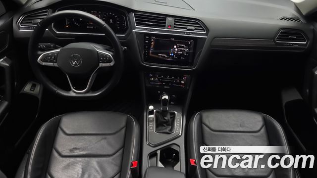 Volkswagen Tiguan — interior