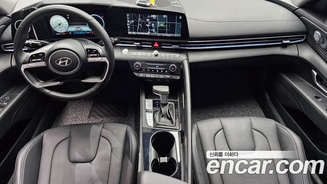 Hyundai Avante — interior