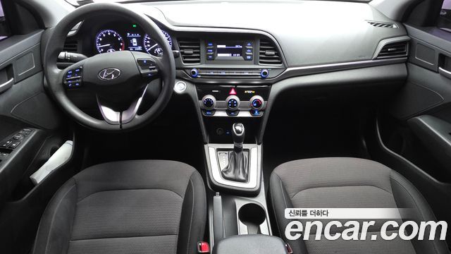 Hyundai Avante — interior
