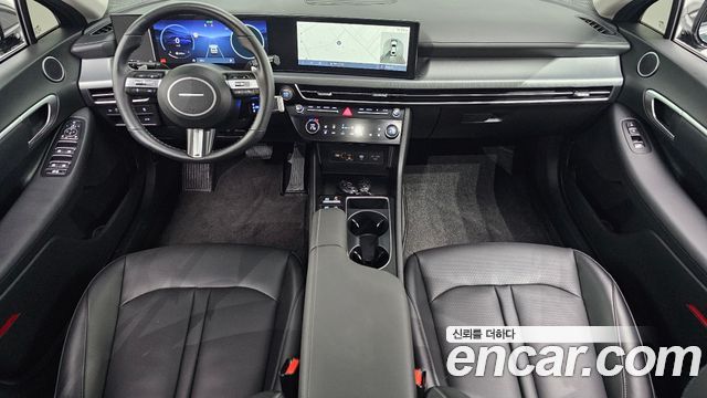 Hyundai Sonata — interior