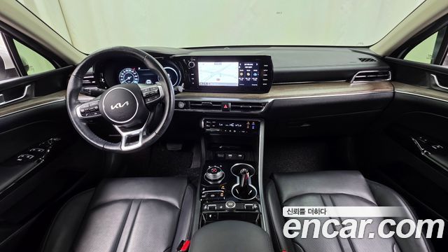 Kia K5 — interior