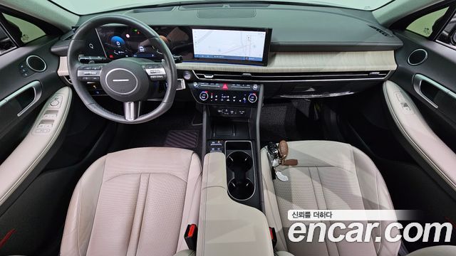 Hyundai Sonata — interior