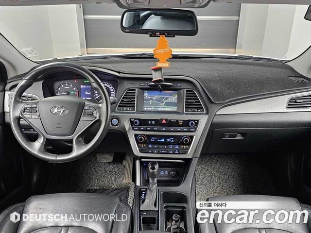 Hyundai Sonata — interior