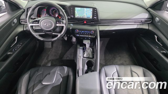 Hyundai Avante — interior