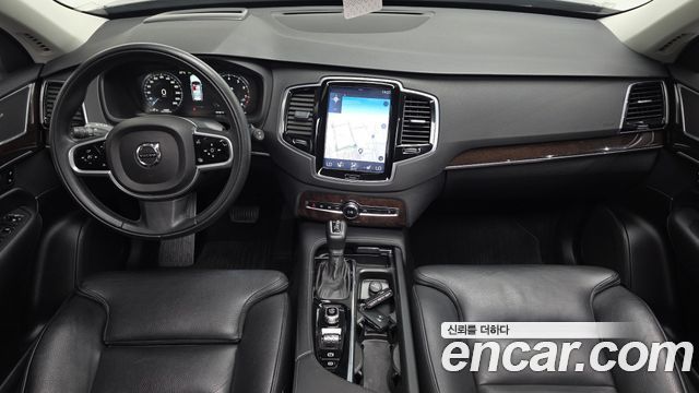 Volvo XC90 — interior