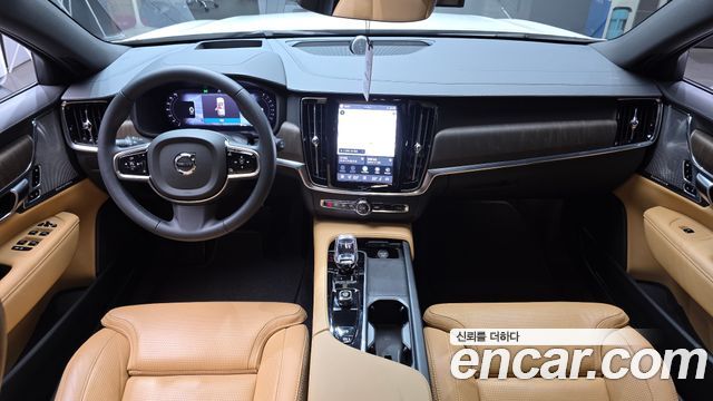 Volvo V90 — interior