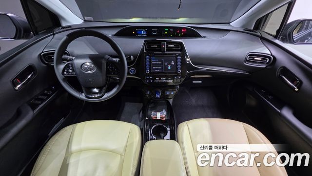 Toyota Prius — interior