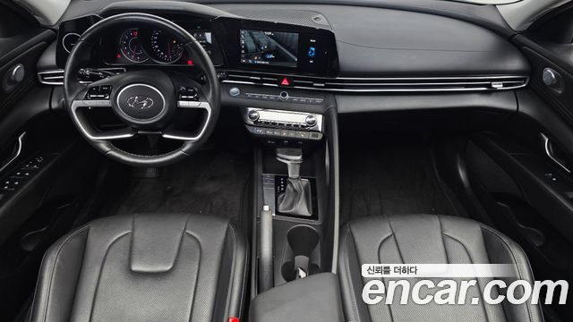 Hyundai Avante — interior