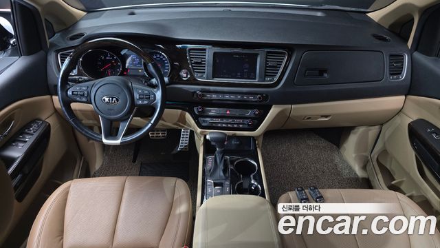 Kia Carnival — interior