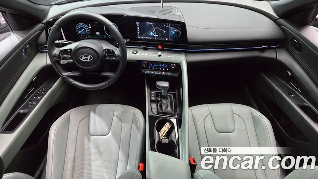 Hyundai Avante — interior