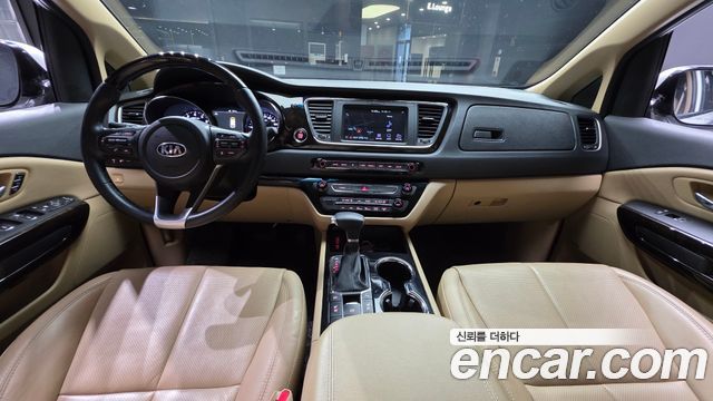 Kia Carnival — interior