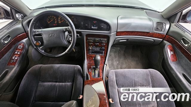 Hyundai Grandeur — interior