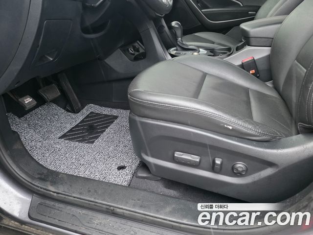 Hyundai Santa Fe — interior