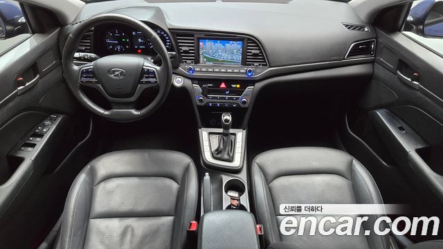 Hyundai Avante — interior