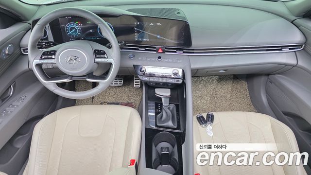 Hyundai Avante — interior