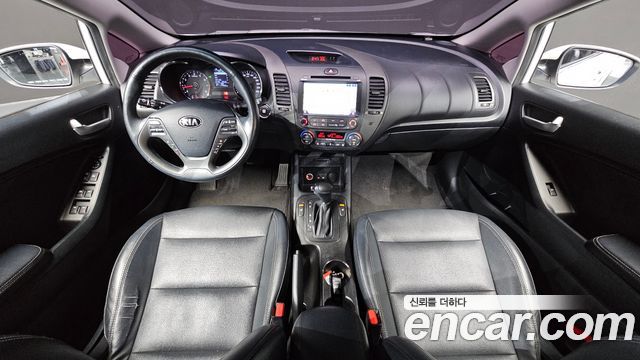 Kia K3 — interior