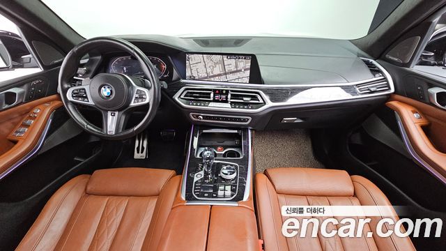BMW X7 — interior