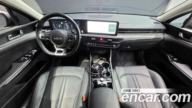 Kia K5 — interior
