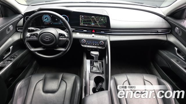 Hyundai Avante — interior