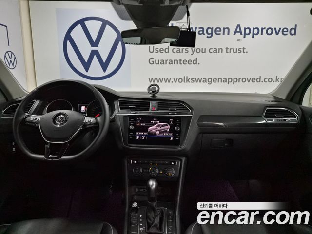 Volkswagen Tiguan — interior
