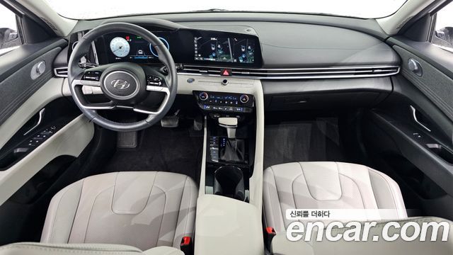 Hyundai Avante — interior