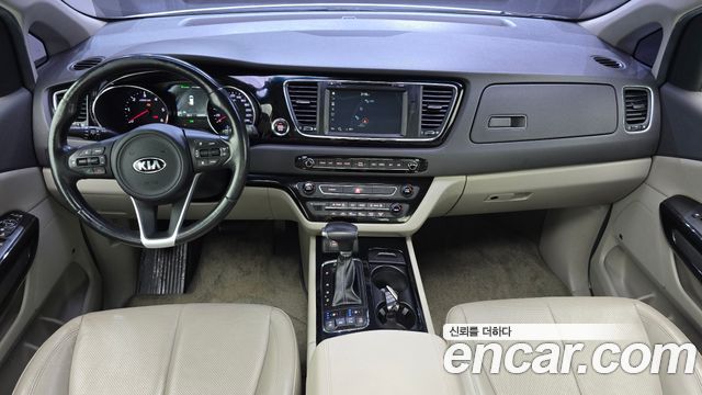 Kia Carnival — interior