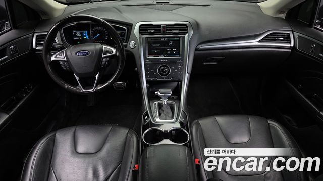 Ford Fusion — interior