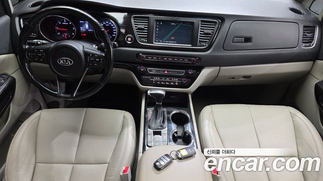 Kia Carnival — interior